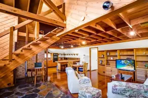 Spacious, Serene BNE Loft - Image 5