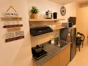 Lovely 1BR Condo @ SM Southmall w/ Netflix & High Speed WIFI - Image 5