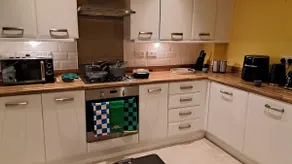 Tropical Sun Homes - Beautiful spacious 3 bed home in a serene environment with free parking for 2 cars - Image 4