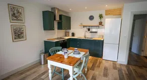 Spacious 1-bed apartment with super king or twin in central Charlbury, Cotswolds - Image 4