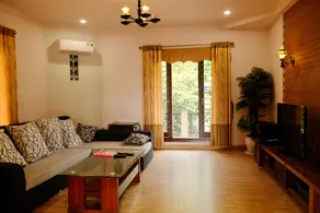 Lakeside Garden Homestay - Image 2