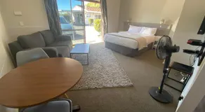 Acorn Estate Motel - Image 2