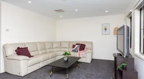Spacious 4-Bedroom Family Retreat with Pool at Tarneit - Image 4