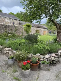 Six on Castle - Image 1
