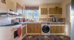 Cosy 2 Bedroom Home - FREE Parking & Garden with BBQ - Image 3