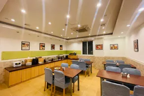 Home Inn Neo Ningbo Airport Shiqi Metro Station - Image 3