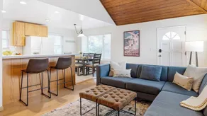 Sunny Venice Beach Home With Open Living & Walkability to Abbot Kinney Venice Drift by Avantstay - Image 2