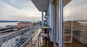 2 Bed Apartmani Sleeps 6 - Free Parking - Image 2