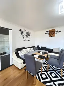 Light & Wood Design - 89 m2 Apartment in Prague - Image 2