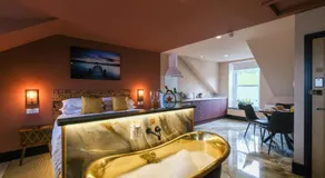 Craig Walk Suite - Image 3