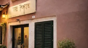 Tre Porte Rooms & Bar - Image 2