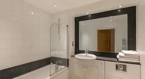 Two Bedroom Modern Apartment - Image 5