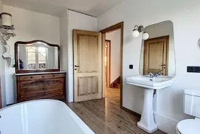 Splendid Mansion in Wancennes with Roofed Terrace - Image 3