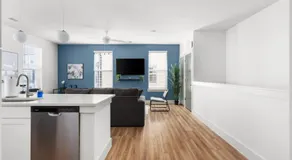 Modern Living 1B 1B Steps from Shops, Dining Fun - Image 4
