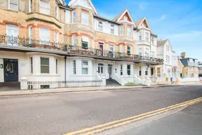 OYO The Lodge Bournemouth - Image 5