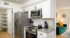Emerald Retreat - Central & Stylish - 2 BR/2 BA - Image 3