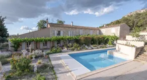 Château Catherine de Montgolfier - B&B et Gites - Piscine - Domaine viticole bio avec dégustation - Image 3