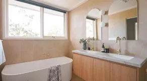 Mount Eliza Luxury Retreat Hot Tub BBQ More - Image 2