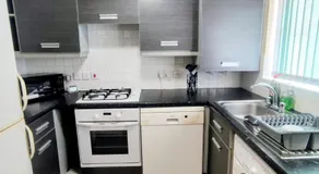High Rigg House Bradford - Luxury Accomodation with Private Parking - Image 3