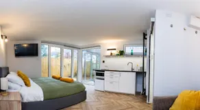 Peaceful, Private and Spacious Double Garden Cabin - Image 2