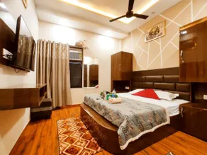 HOTEL LAND ROYAL STAYS - Premium Rooms In Budget - Image 2