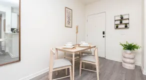 Hollywood Stars 2 Bedroom Apartment - Image 4