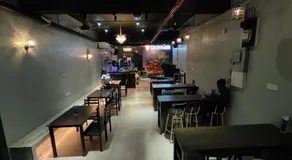 Captain Hotel Cafe & Bistro - Image 3