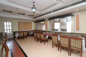 OYO Royal Castle - Image 4