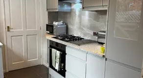 Entire2 bedrooms cosy house in Sale, Manchester - Image 3