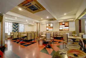 FabHotel Raj Inn - Image 5