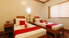 RedDoorz Premium @ Nick Hotel Gerona Tarlac - Image 2