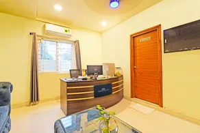 Super Townhouse Kondapur Near Botanical Garden Formerly RRR Inn - Image 3