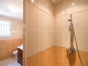 Villa a Limoux con piscina e vista - Image 3