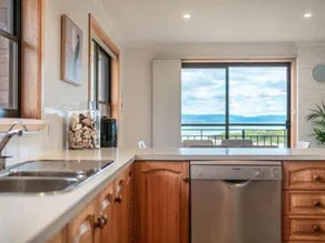 Granite Beach House - Image 5
