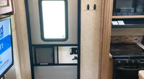Cozy Camper with Private Entrance - Free Parking - Image 3