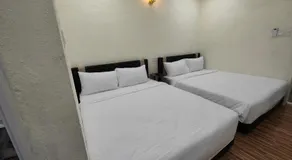 Reds Roomstay Pantai Penarik 3 - Image 2