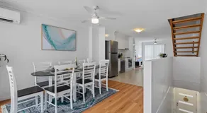 Coastal Comfort 3BR Home in Heart of Redcliffe - Image 2