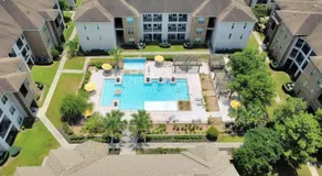 Sunny 2BR Magnolia Escape Pool Gym & Location - Image 4