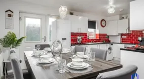 Spacious 5BR - Coop Live & Etihad - Pool Table - Image 5