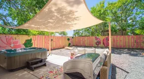 50 Shades of Pink-Private Hot Tub! - Image 4