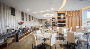 Lintas Platinum Hotel - Image 2