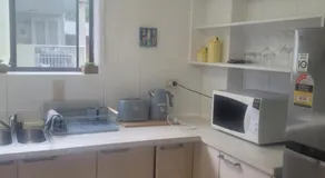 Breezy entire 2 bedroom unit top floor next to UQ - Image 3