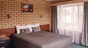 Coastal Comfort Motel - Image 2