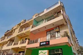 OYO 92089 Hotel Saffron - Image 3