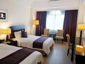 Clifford Golden Lake Hotel - Image 2