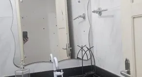 Quarto para dois com ar-condicionado em apartamento compartilhado - Image 2