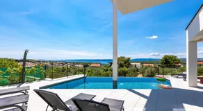 Luxury villa 45 with infinity pool - Image 3