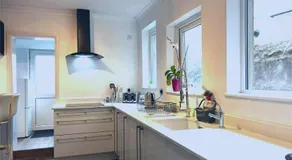 Newly Renovated 3 Bedroom House, 6 beds with 2 showers, near University Town Centre - Image 2