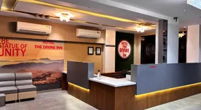 Hotel The Divine Inn - Image 2