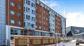 Modern studio apartment in Gunwharf - Image 2